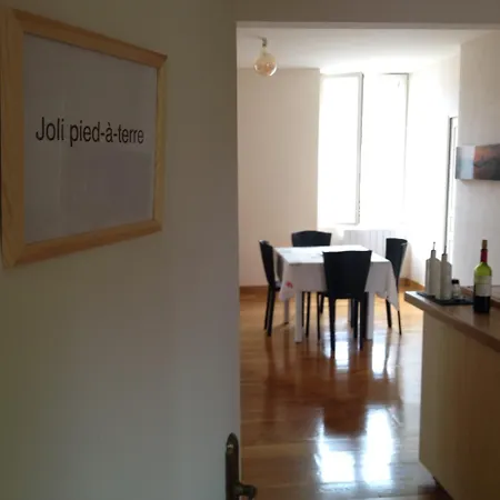 Un Joli Pied A Terre