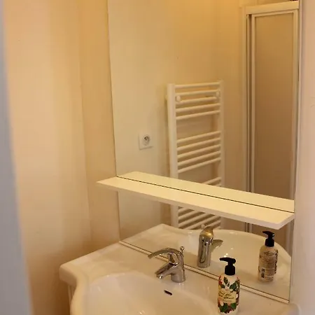 Un Joli Pied A Terre
