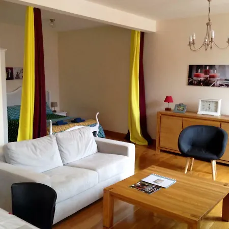 Un Joli Pied A Terre Apartment *